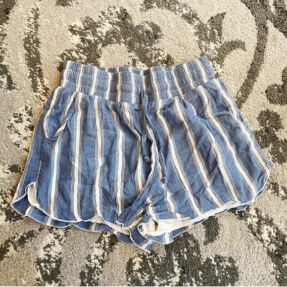 Hollister Pants - Light blue and white striped shorts